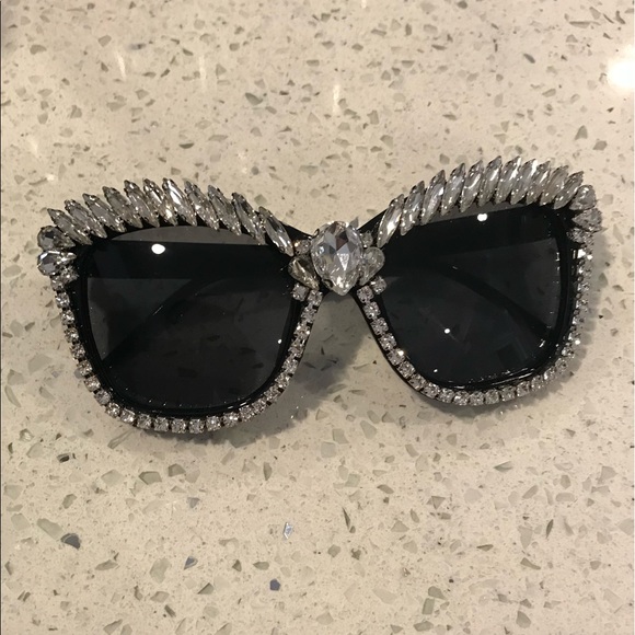 Runway style - Picture 1 of 1